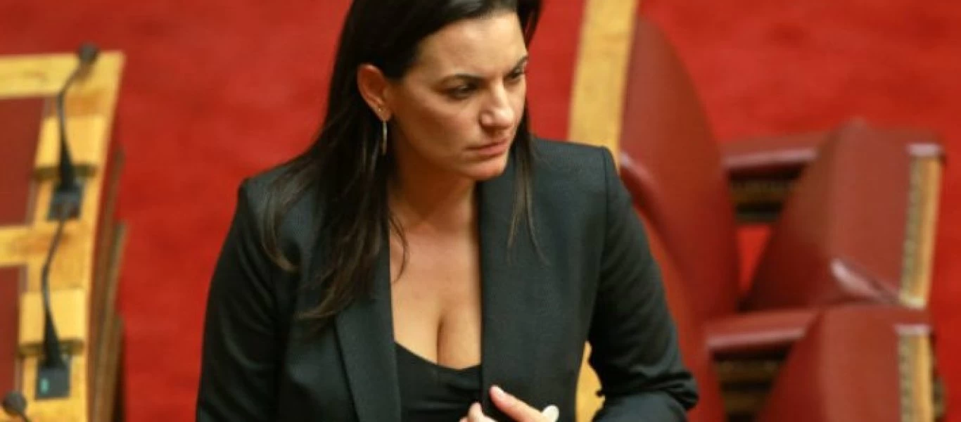 Έκλεισε τα 45 της η Ο. Κεφαλογιάννη και το γιόρτασε με... φράουλες! (φώτο)